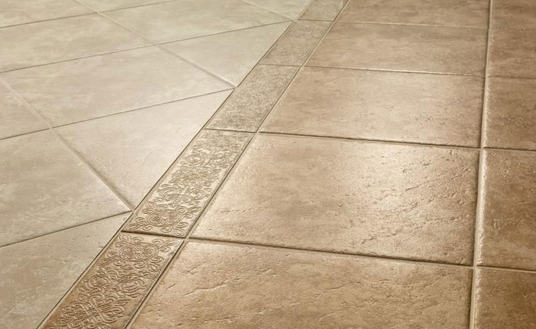 Керамогранит или плитка: что выбрать для пола в прихожей?