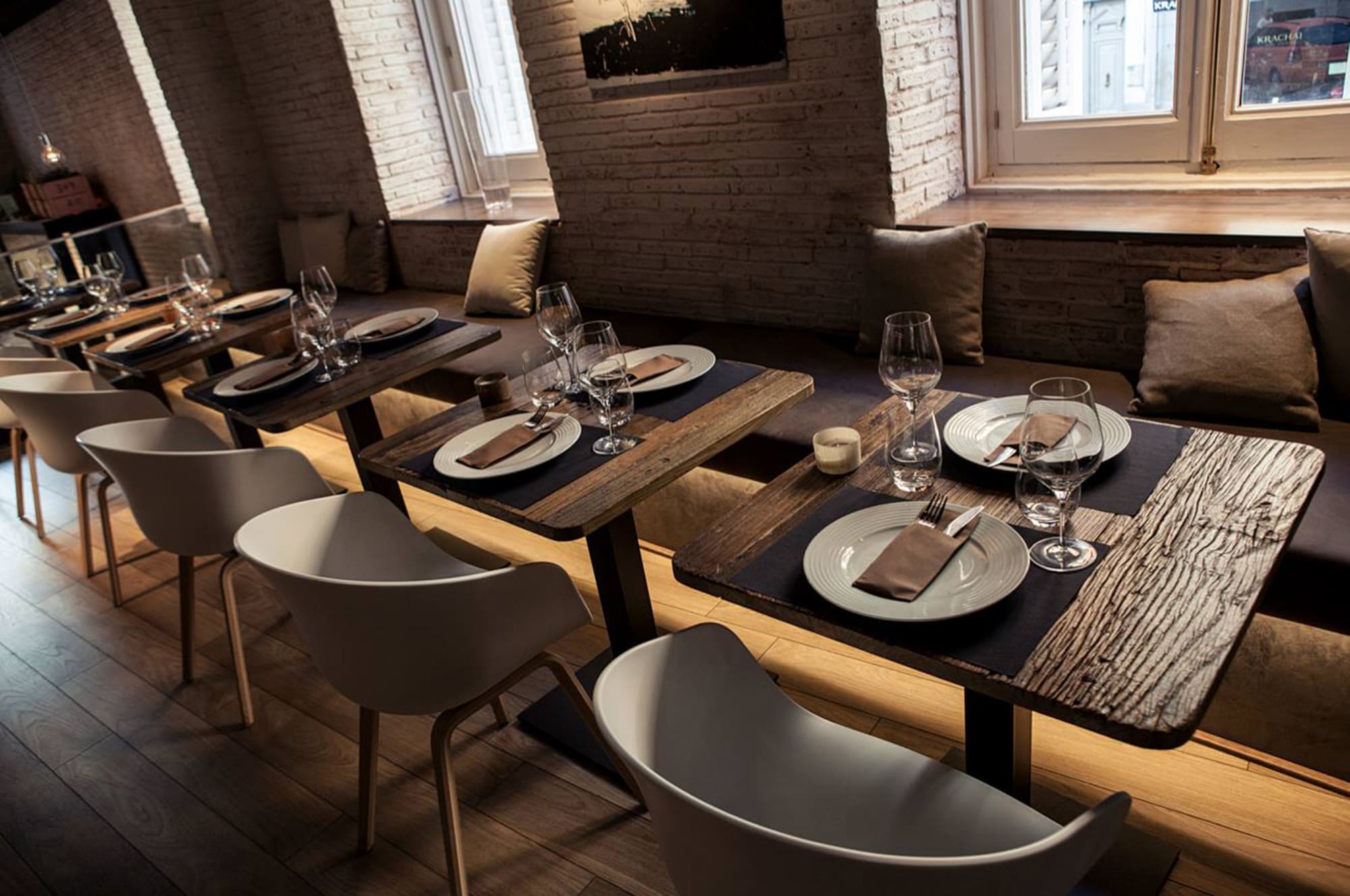 Столы для ресторанов, которые улучшают интерьер и помогают обедать с комфортом