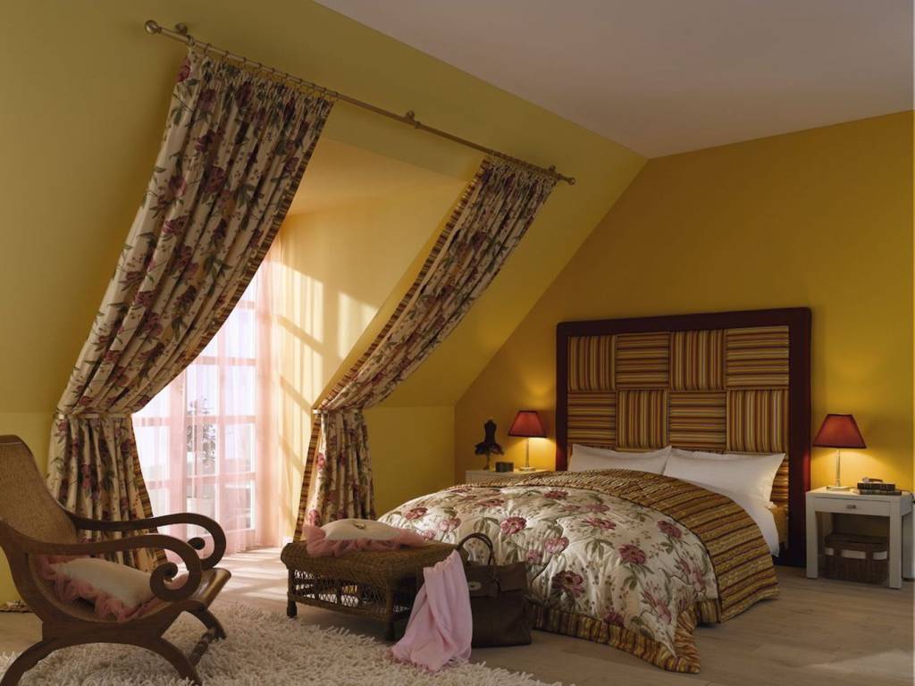 Шторы на мансардные окна