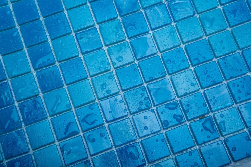 Голубая плитка для бассейна
