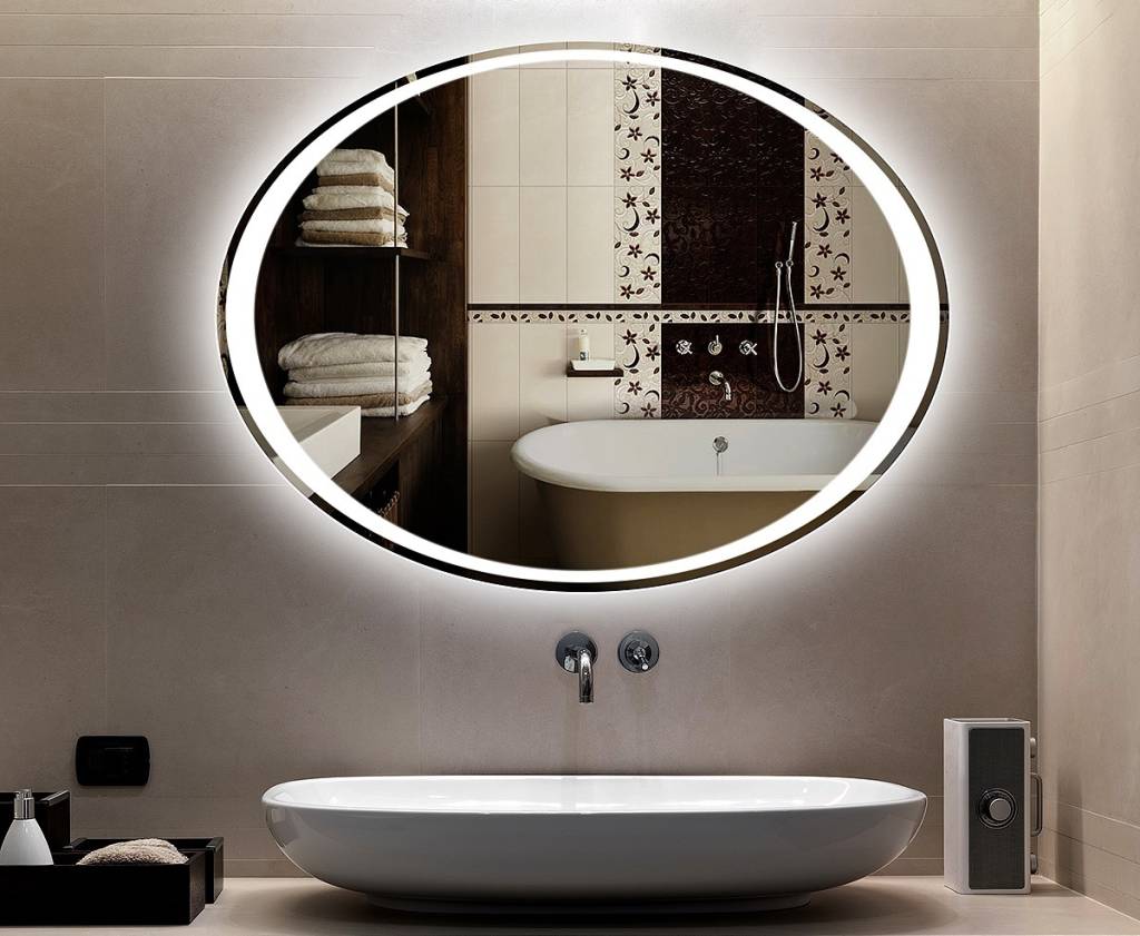 Овальное зеркало в ванной