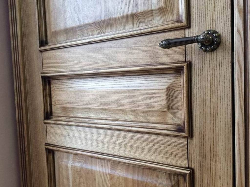Двери из массива сосны